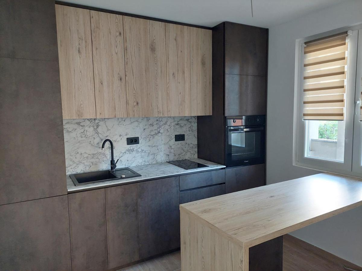 Apartmani Diana ビオグラード・ナ・モル エクステリア 写真