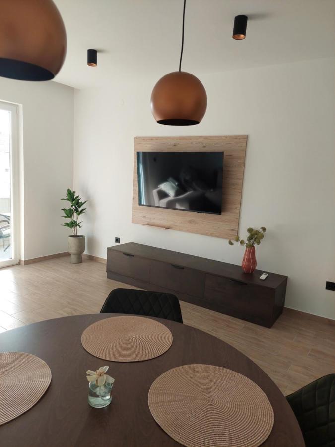 Apartmani Diana ビオグラード・ナ・モル エクステリア 写真