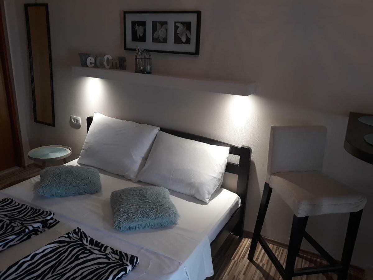 Apartmani Diana ビオグラード・ナ・モル エクステリア 写真