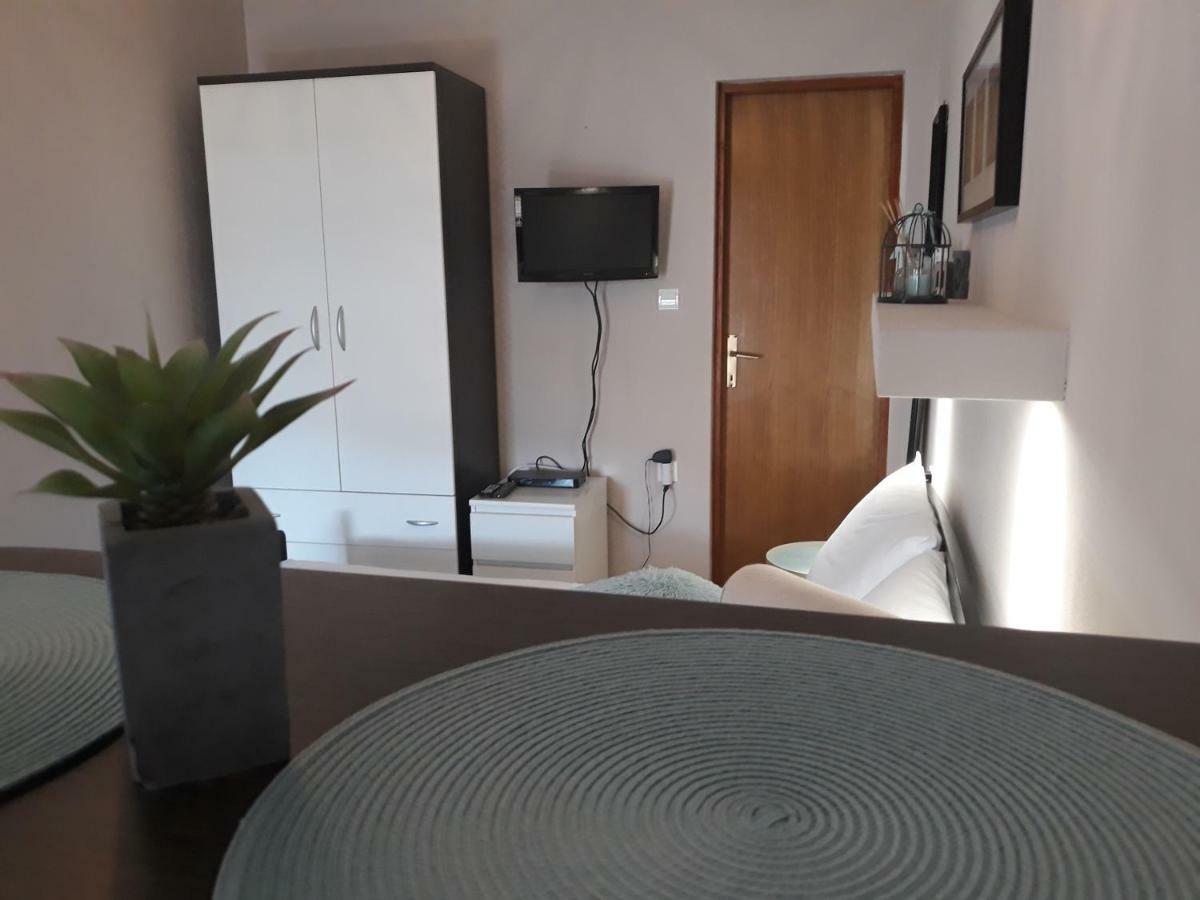 Apartmani Diana ビオグラード・ナ・モル エクステリア 写真