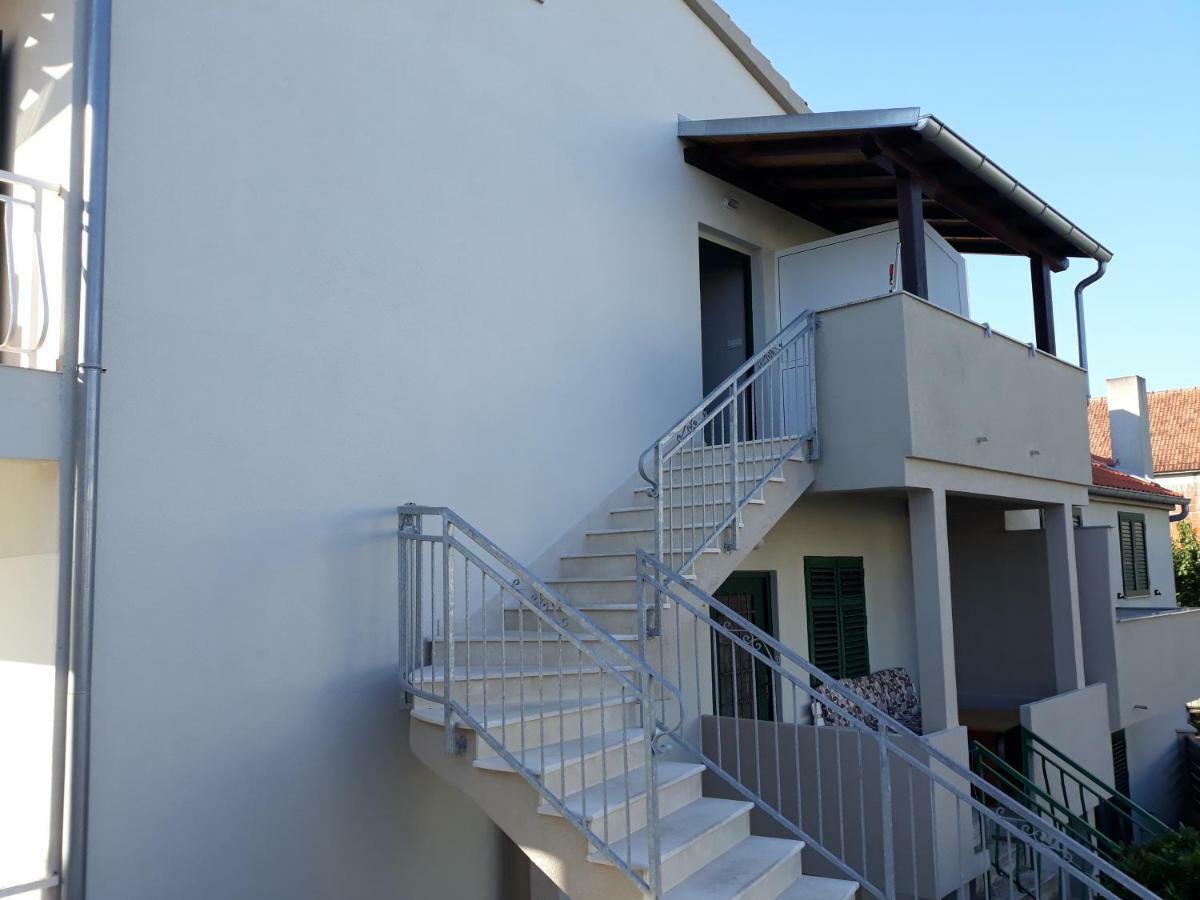 Apartmani Diana ビオグラード・ナ・モル エクステリア 写真