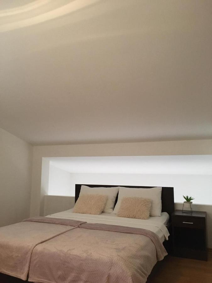 Apartmani Diana ビオグラード・ナ・モル エクステリア 写真