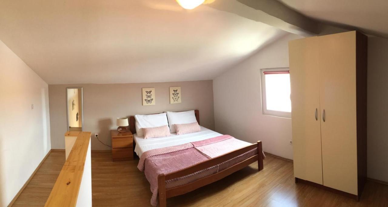 Apartmani Diana ビオグラード・ナ・モル エクステリア 写真