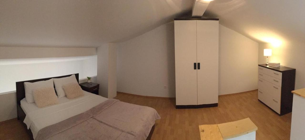 Apartmani Diana ビオグラード・ナ・モル エクステリア 写真